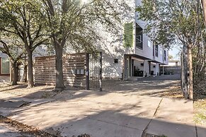 Modern Comfort In The Heart Of Museum District 3 Bedroom Townhouse