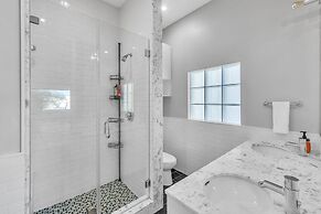 Modern Comfort In The Heart Of Museum District 3 Bedroom Townhouse