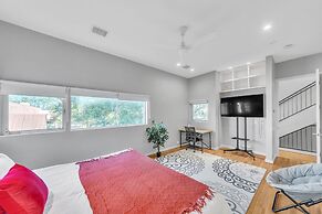 Modern Comfort In The Heart Of Museum District 3 Bedroom Townhouse