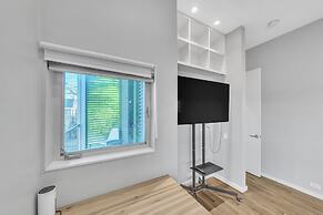 Modern Comfort In The Heart Of Museum District 3 Bedroom Townhouse