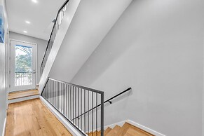Modern Comfort In The Heart Of Museum District 3 Bedroom Townhouse