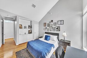 Modern Comfort In The Heart Of Museum District 3 Bedroom Townhouse