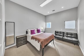 Modern Comfort In The Heart Of Museum District 3 Bedroom Townhouse
