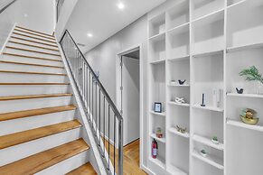 Modern Comfort In The Heart Of Museum District 3 Bedroom Townhouse