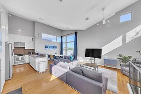 Modern Comfort In The Heart Of Museum District 3 Bedroom Townhouse