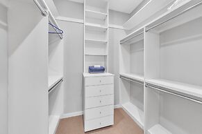 Modern Comfort In The Heart Of Museum District 3 Bedroom Townhouse