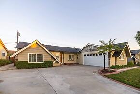@ Marbella Lane - Charming 4BR Bungalo for Relaxing Retreat