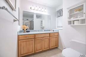 @ Marbella Lane - Charming 4BR Bungalo for Relaxing Retreat