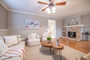 @ Marbella Lane - Charming 4BR Bungalo for Relaxing Retreat