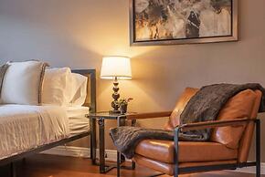 @ Marbella Lane - Charming 4BR Bungalo for Relaxing Retreat