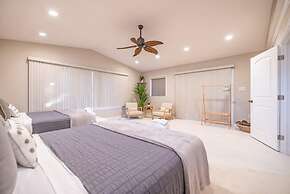 @ Marbella Lane - Charming 4BR Bungalo for Relaxing Retreat