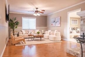 @ Marbella Lane - Charming 4BR Bungalo for Relaxing Retreat