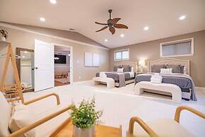 @ Marbella Lane - Charming 4BR Bungalo for Relaxing Retreat