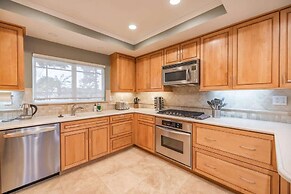 @ Marbella Lane - Charming 4BR Bungalo for Relaxing Retreat