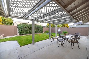 @ Marbella Lane - Charming 4BR Bungalo for Relaxing Retreat