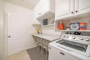 @ Marbella Lane - Charming 4BR Bungalo for Relaxing Retreat