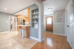 @ Marbella Lane - Charming 4BR Bungalo for Relaxing Retreat
