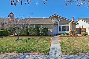 @ Marbella Lane - 4BR Home Away From Home Ldry