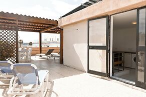 Mediterranea Sunny Maltese Townhouse