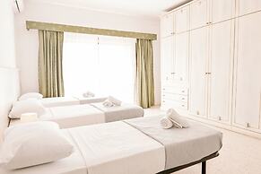 Mediterranea Sunny Maltese Townhouse