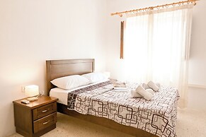 Mediterranea Sunny Maltese Townhouse