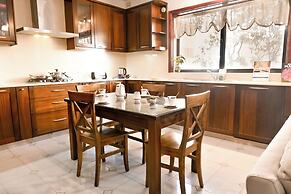 Mediterranea Sunny Maltese Townhouse