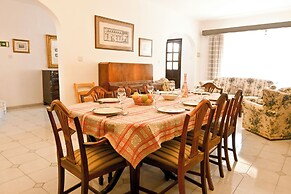 Mediterranea Sunny Maltese Townhouse