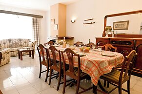 Mediterranea Sunny Maltese Townhouse