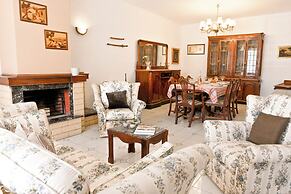 Mediterranea Sunny Maltese Townhouse