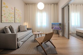 Amalie Suites
