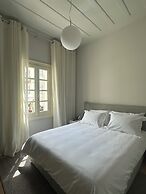 Amalie Suites