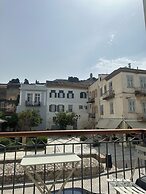 Amalie Suites