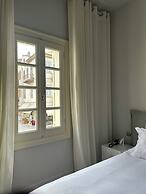 Amalie Suites