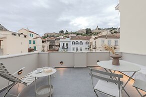 Amalie Suites
