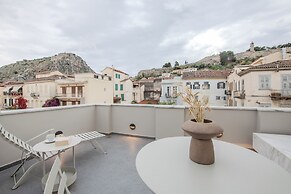 Amalie Suites