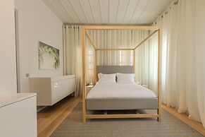 Amalie Suites