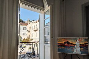 Amalie Suites