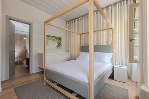 Amalie Suites