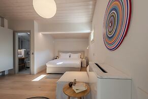 Amalie Suites