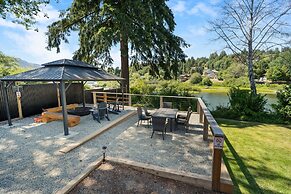 Riverside by Cowichan Lake Cottages