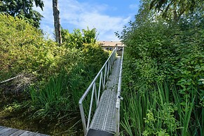 Riverside by Cowichan Lake Cottages
