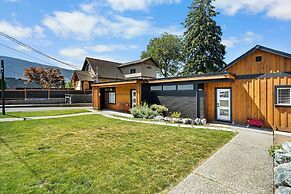 Riverside by Cowichan Lake Cottages