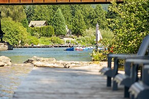 Riverside by Cowichan Lake Cottages