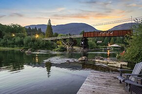 Riverside by Cowichan Lake Cottages