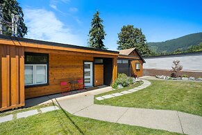 Riverside by Cowichan Lake Cottages