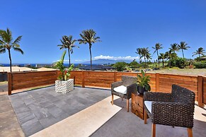 Unwind in Style: Luxe 4-bed, 5-bath Balinese Retreat in Tropical Parad