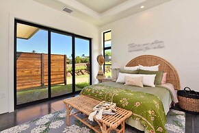 Unwind in Style: Luxe 4-bed, 5-bath Balinese Retreat in Tropical Parad