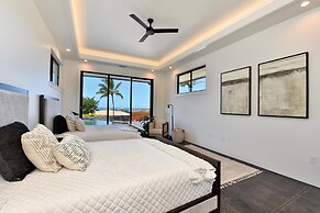 Unwind in Style: Luxe 4-bed, 5-bath Balinese Retreat in Tropical Parad