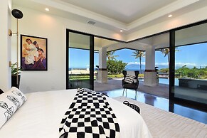 Unwind in Style: Luxe 4-bed, 5-bath Balinese Retreat in Tropical Parad