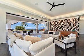 Unwind in Style: Luxe 4-bed, 5-bath Balinese Retreat in Tropical Parad